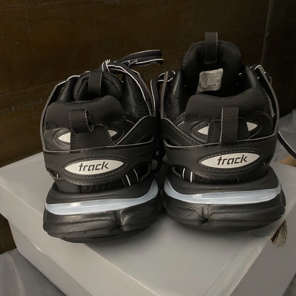 Black Sneakers with Quick-Lace System and Durable Sole - Picture 4 of 5